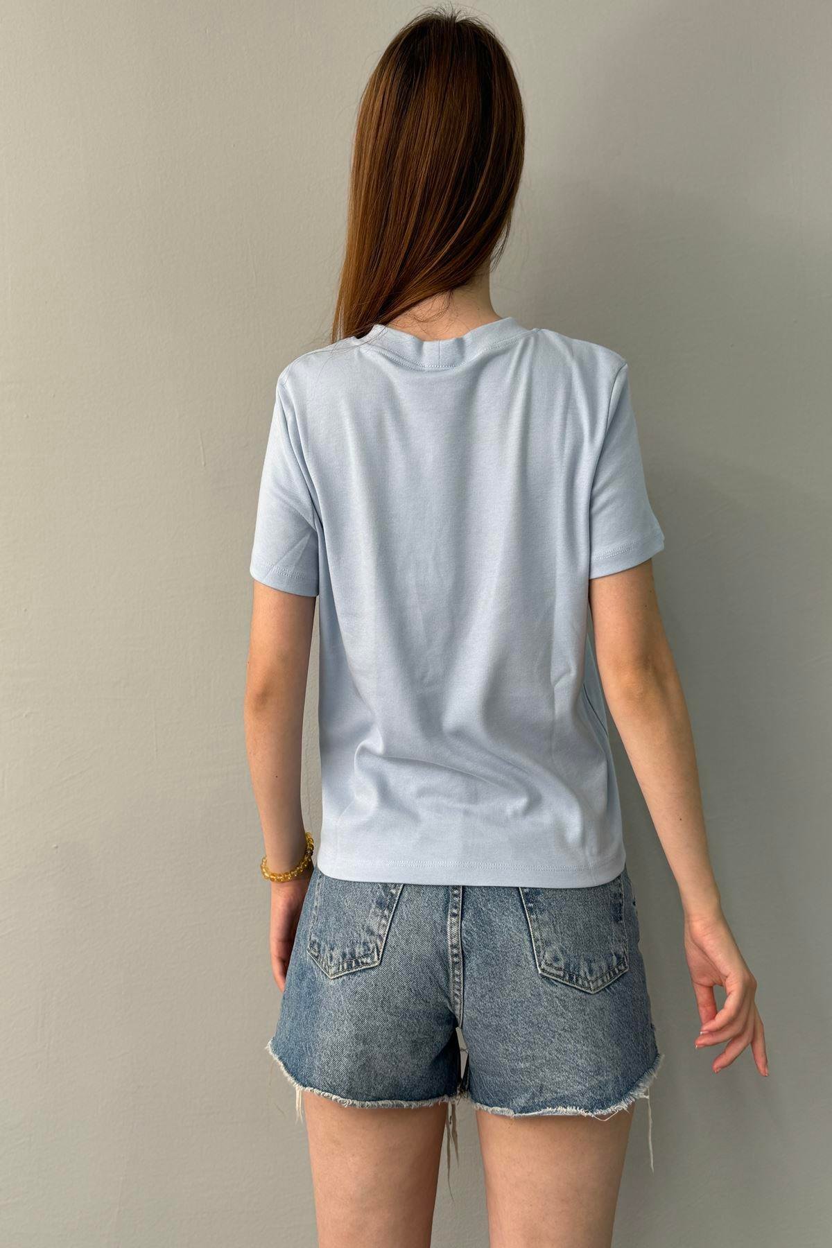 BİSİKLET YAKA KALP NAKIŞLI TSHIRT