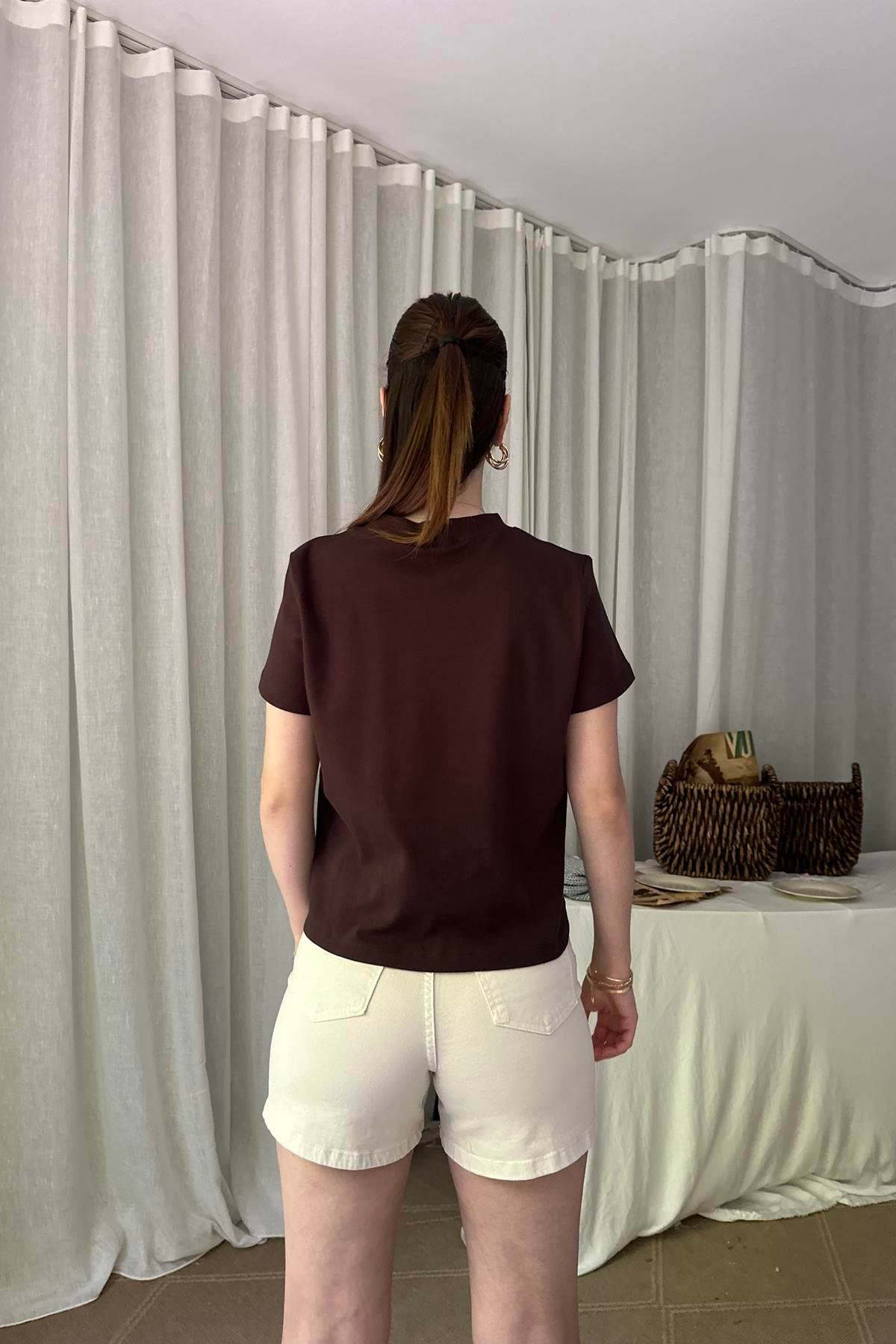 BİSİKLET YAKA KALP NAKIŞLI TSHIRT