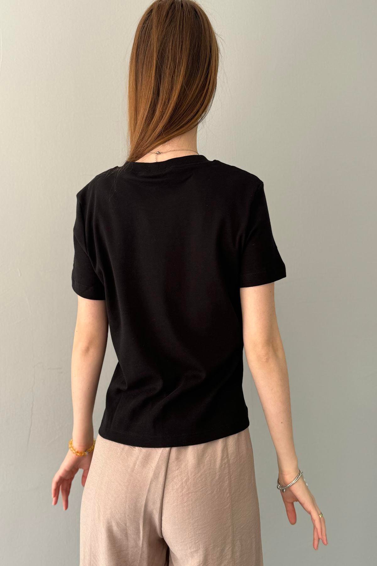 BİSİKLET YAKA KALP NAKIŞLI TSHIRT
