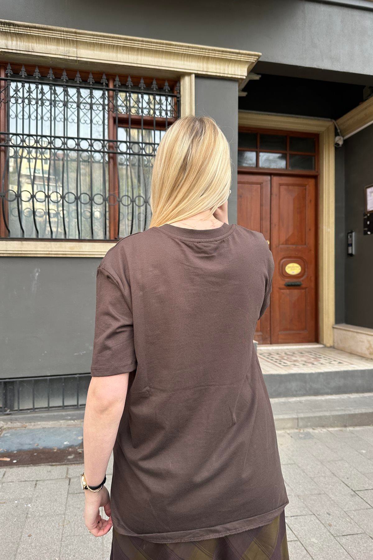 BİSİKLET YAKA NAKIŞ DETAY TSHIRT