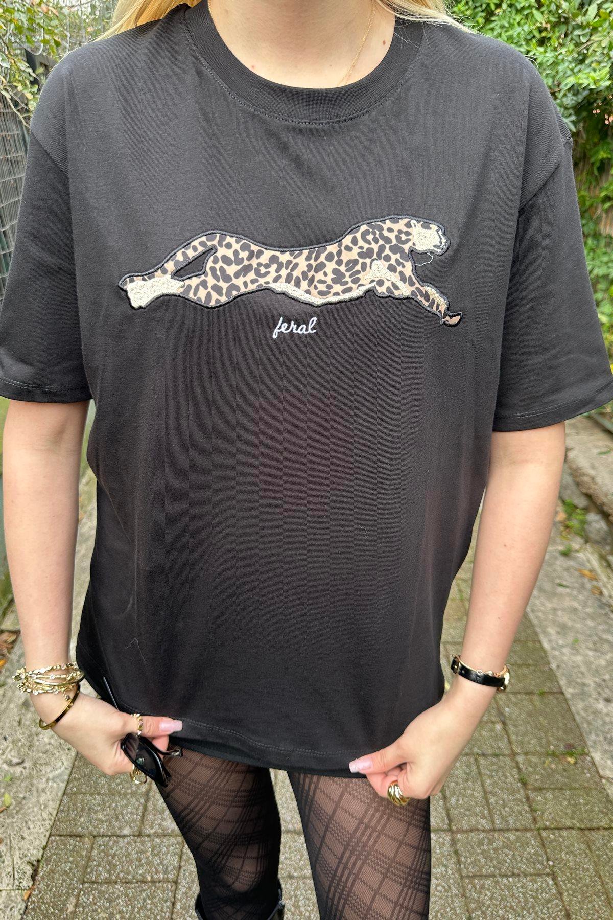 BİSİKLET YAKA NAKIŞ DETAY TSHIRT