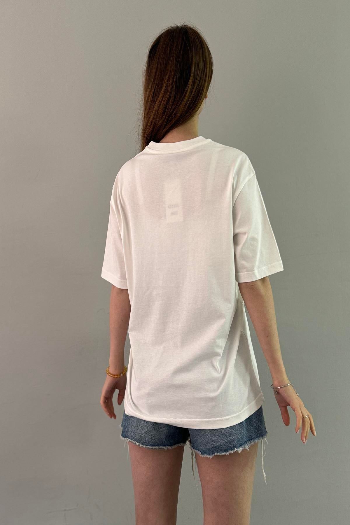 BİSİKLET YAKA NAKIŞ DETAY TSHIRT