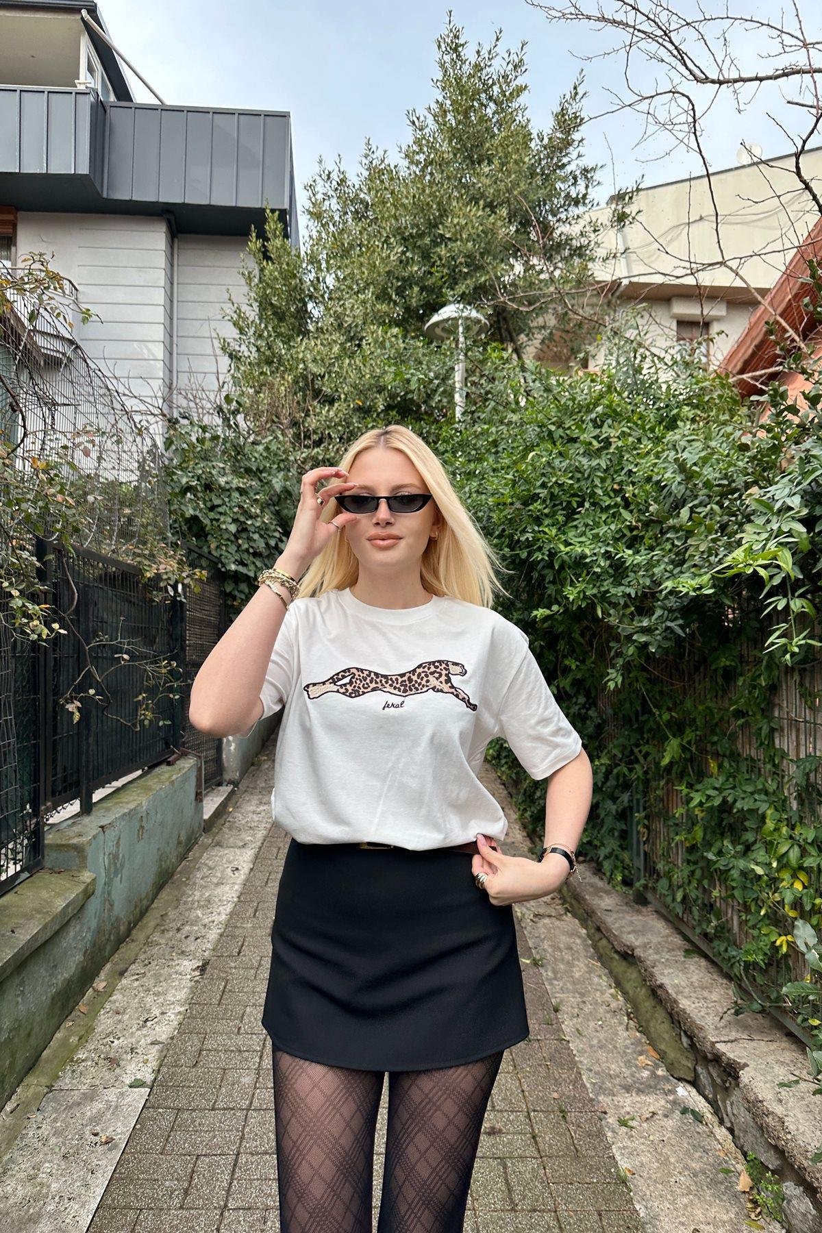 BİSİKLET YAKA NAKIŞ DETAY TSHIRT