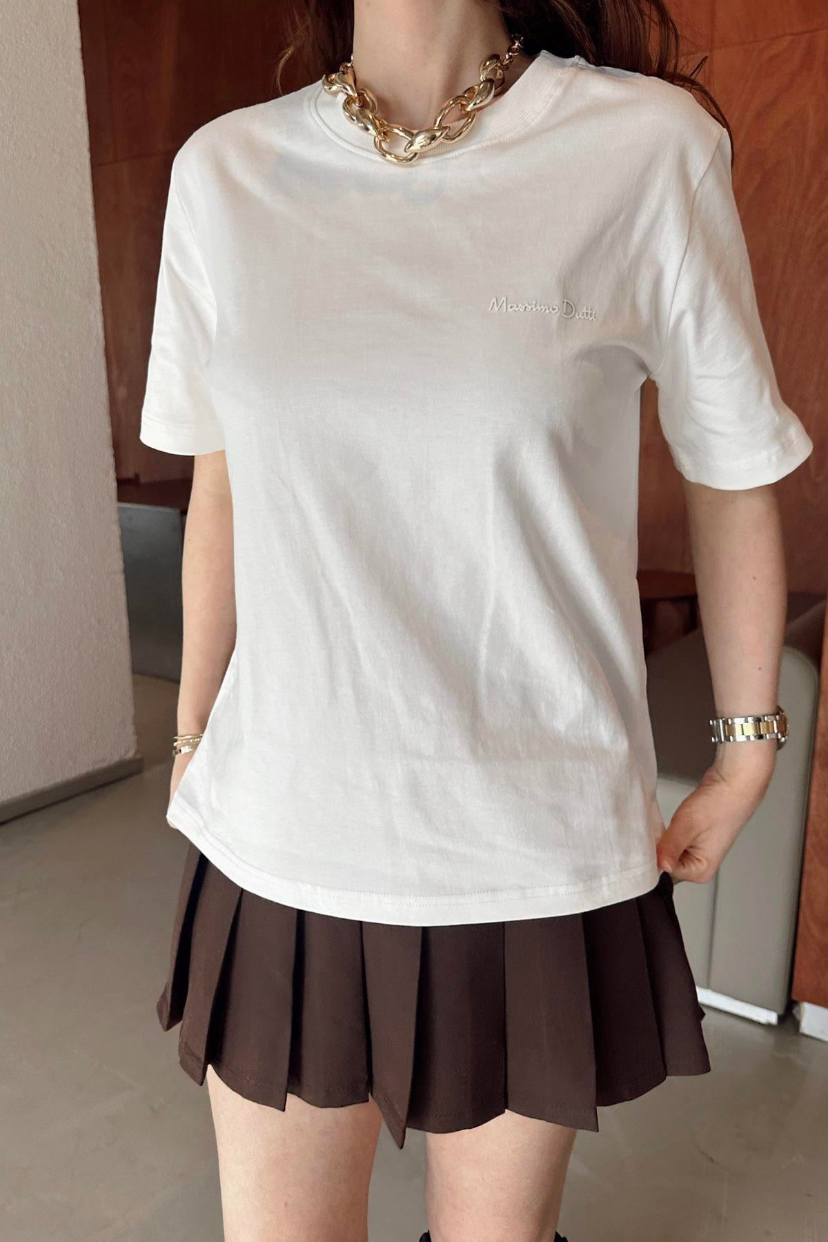 BİSİKLET YAKA NAKIŞ DETAY TSHIRT