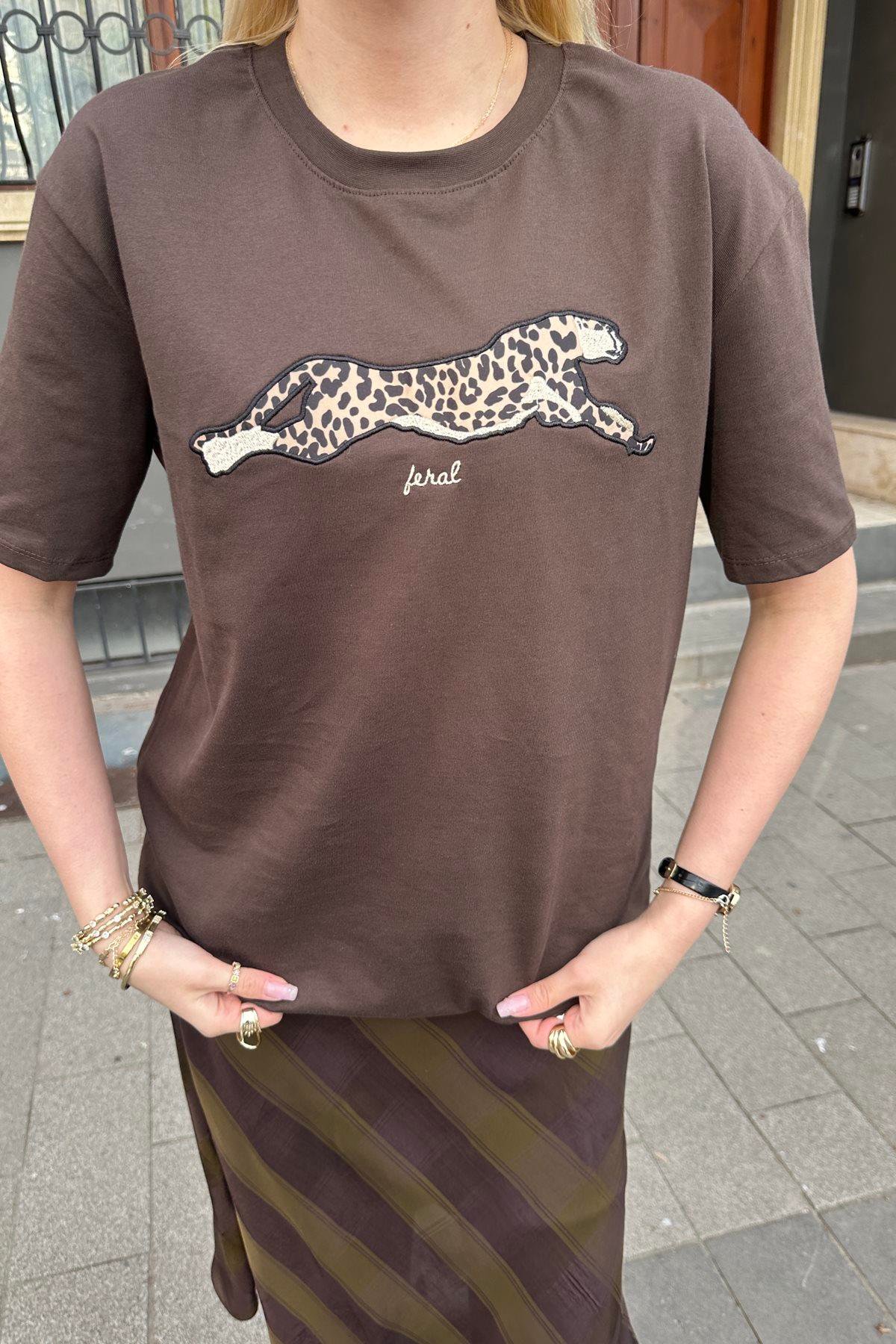 BİSİKLET YAKA NAKIŞ DETAY TSHIRT