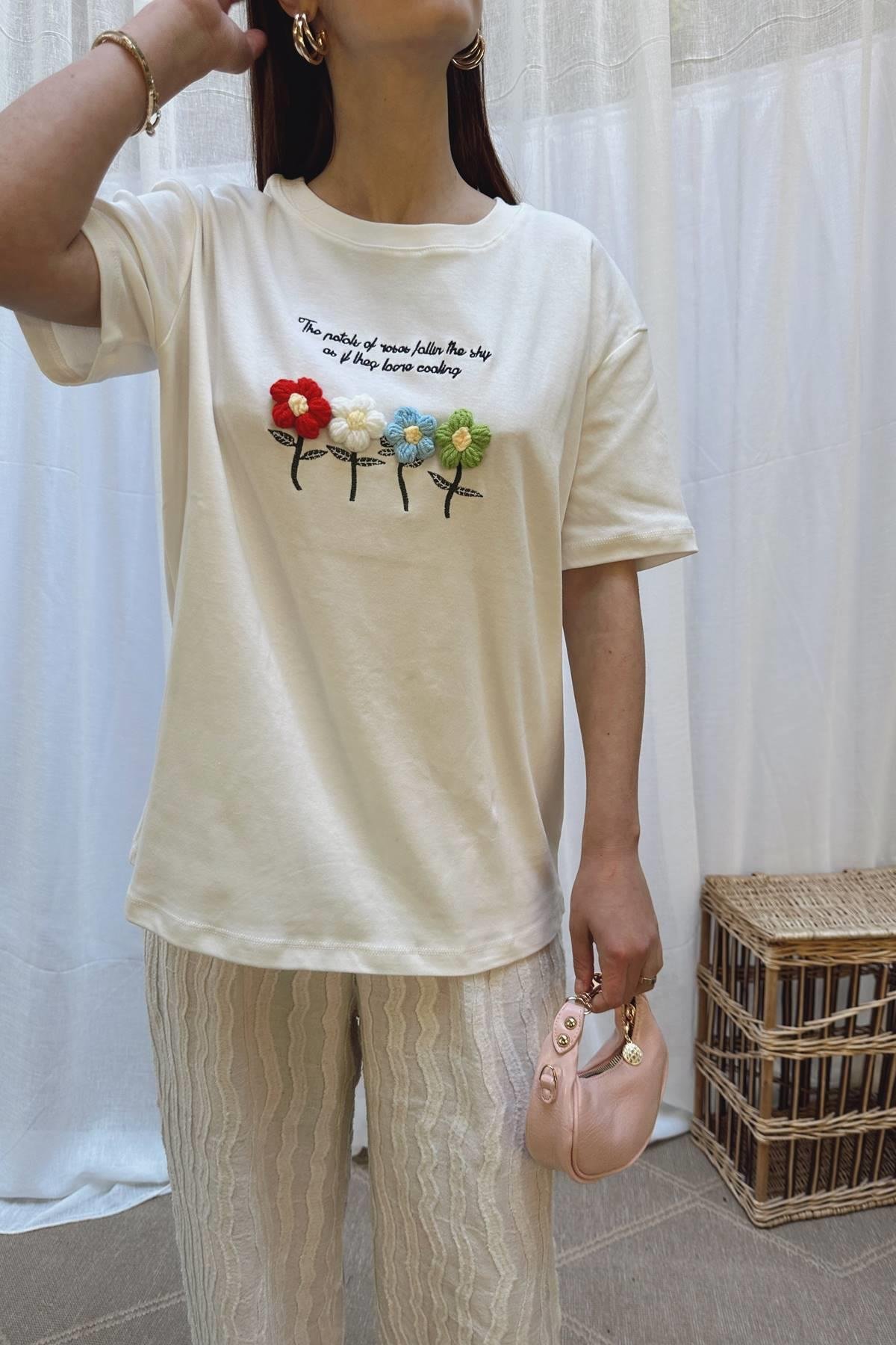 BİSİKLET YAKA NAKIŞ DETAYLI TSHIRT