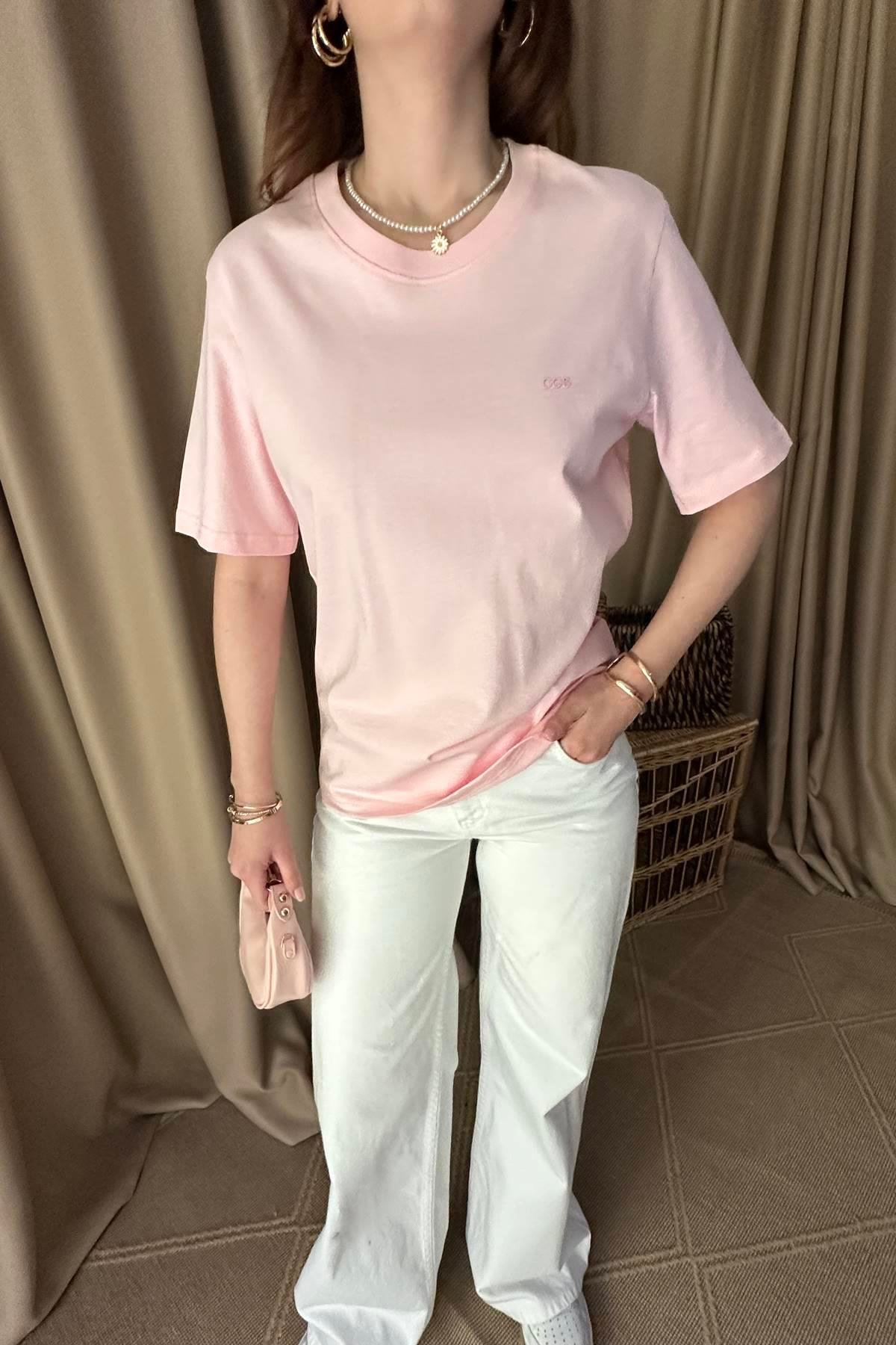 BİSİKLET YAKA NAKIŞ DETAYLI TSHIRT