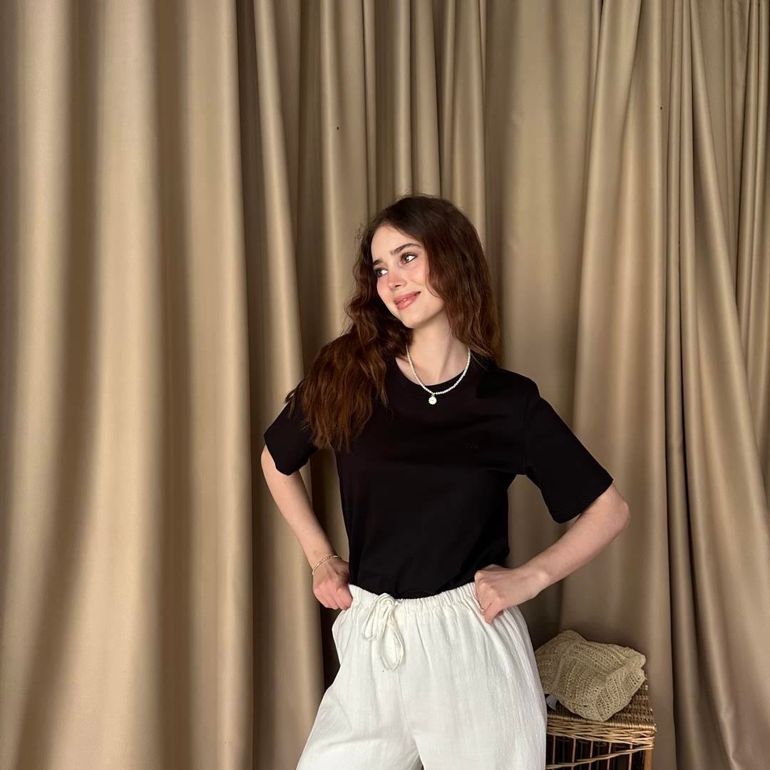 BİSİKLET YAKA NAKIŞ DETAYLI TSHIRT