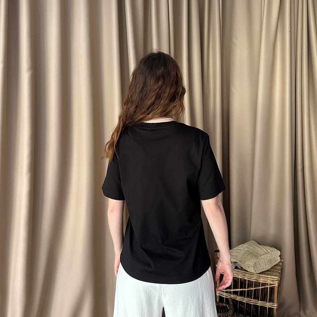 BİSİKLET YAKA NAKIŞ DETAYLI TSHIRT