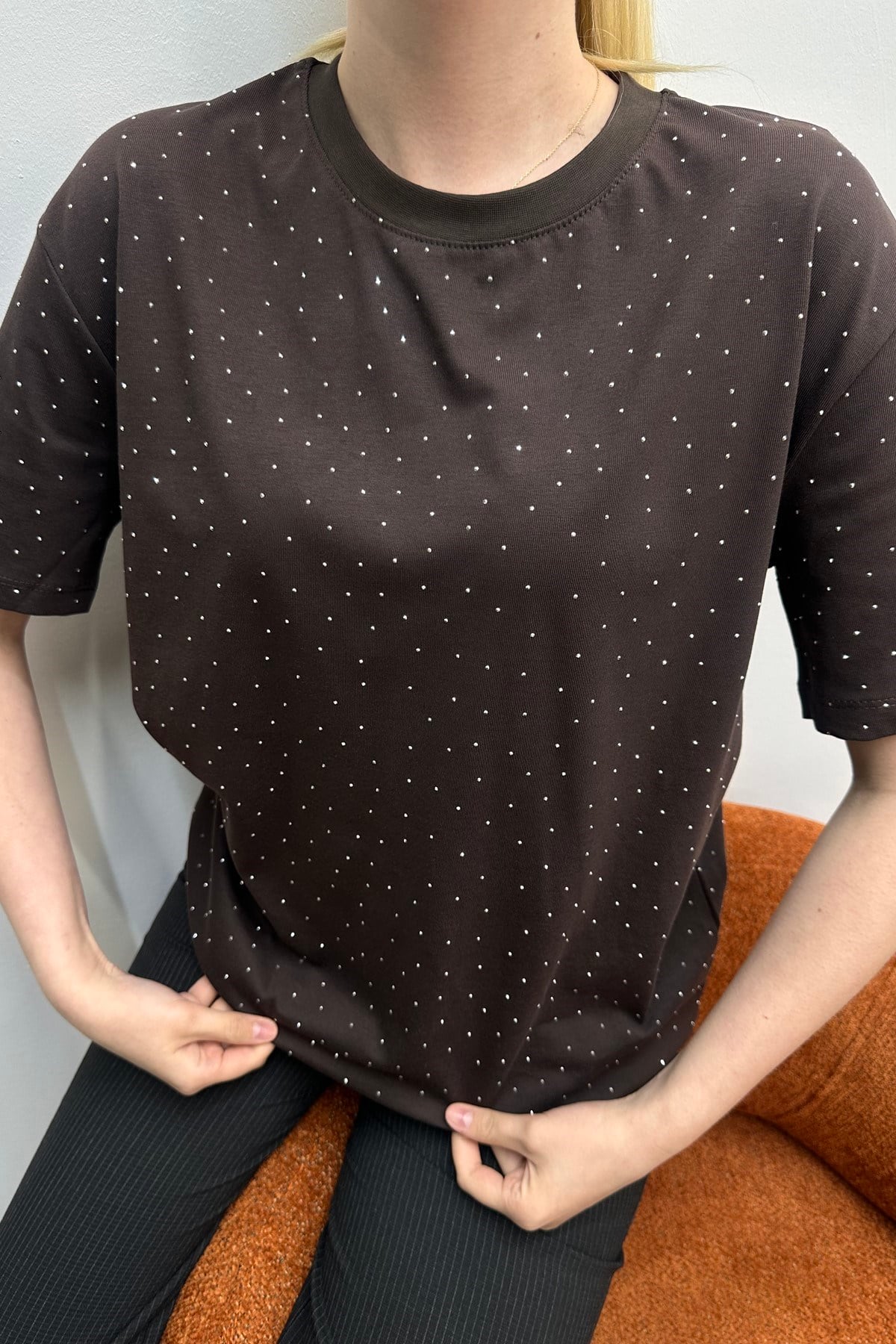 BİSİKLET YAKA TAŞ DETAY TSHIRT