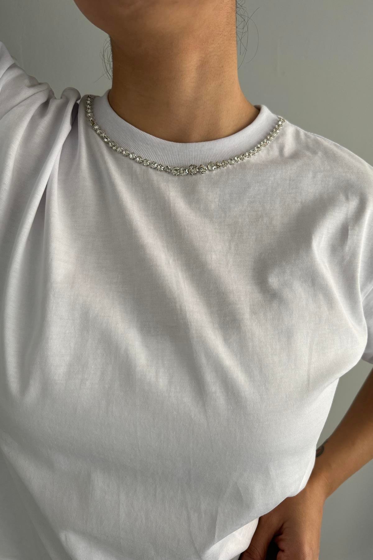 BİSİKLET YAKA TAŞ DETAY TSHIRT