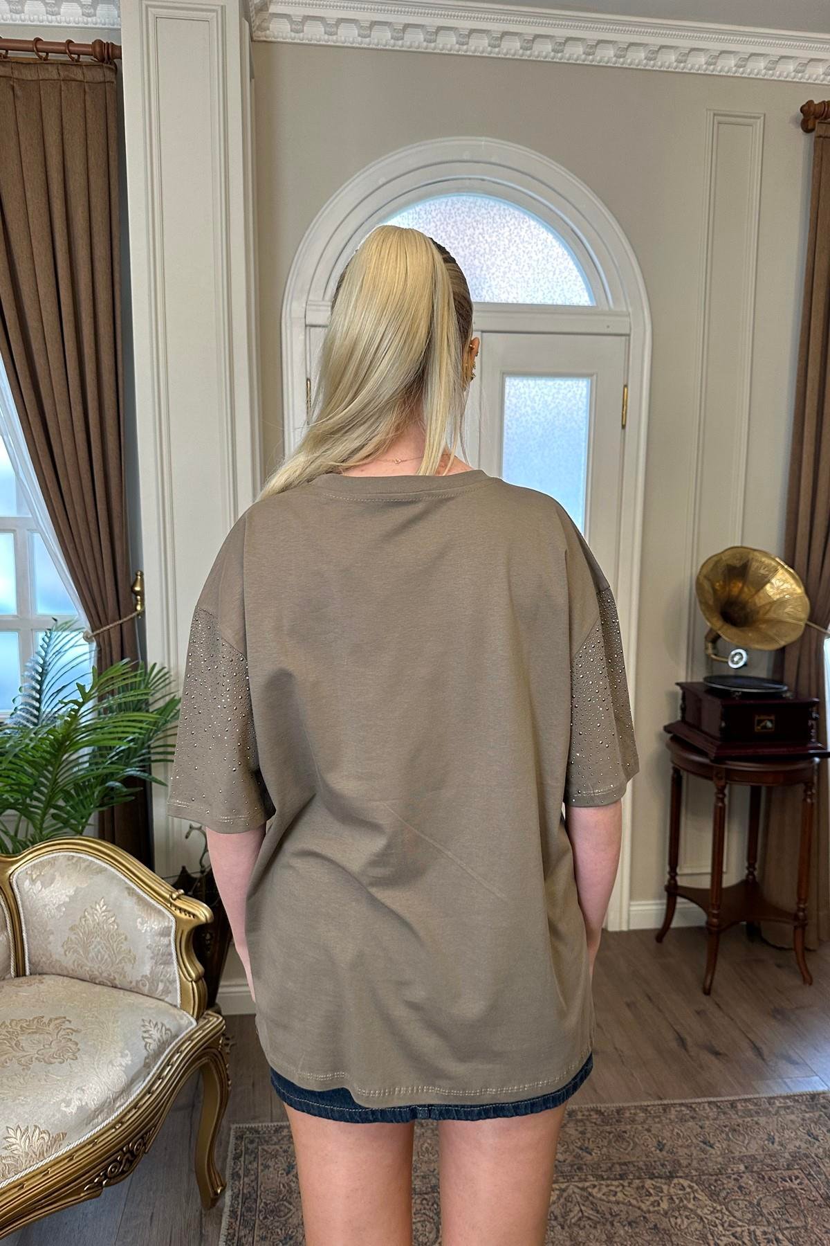BİSİKLET YAKA TAŞ DETAYLI TSHIRT