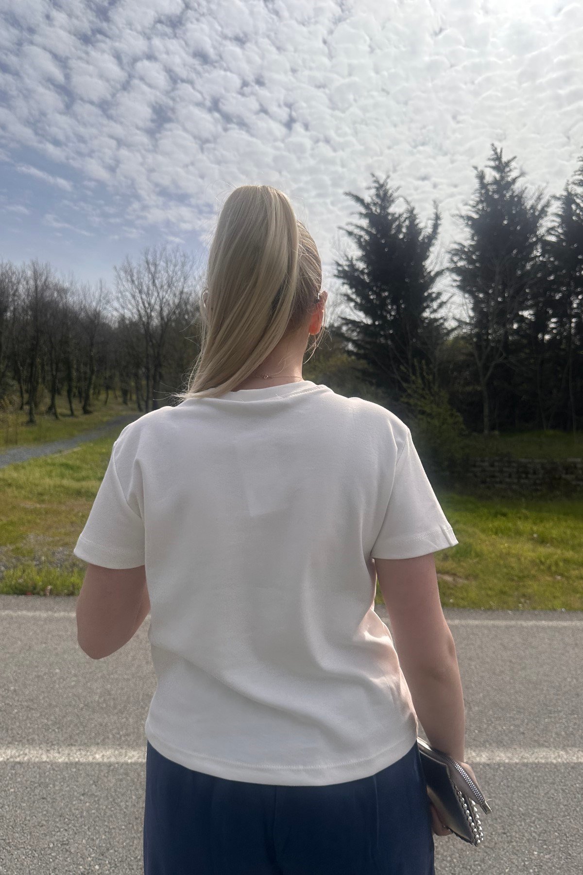 BİSİKLET YAKA YAKA AKSESURLI TSHIRT