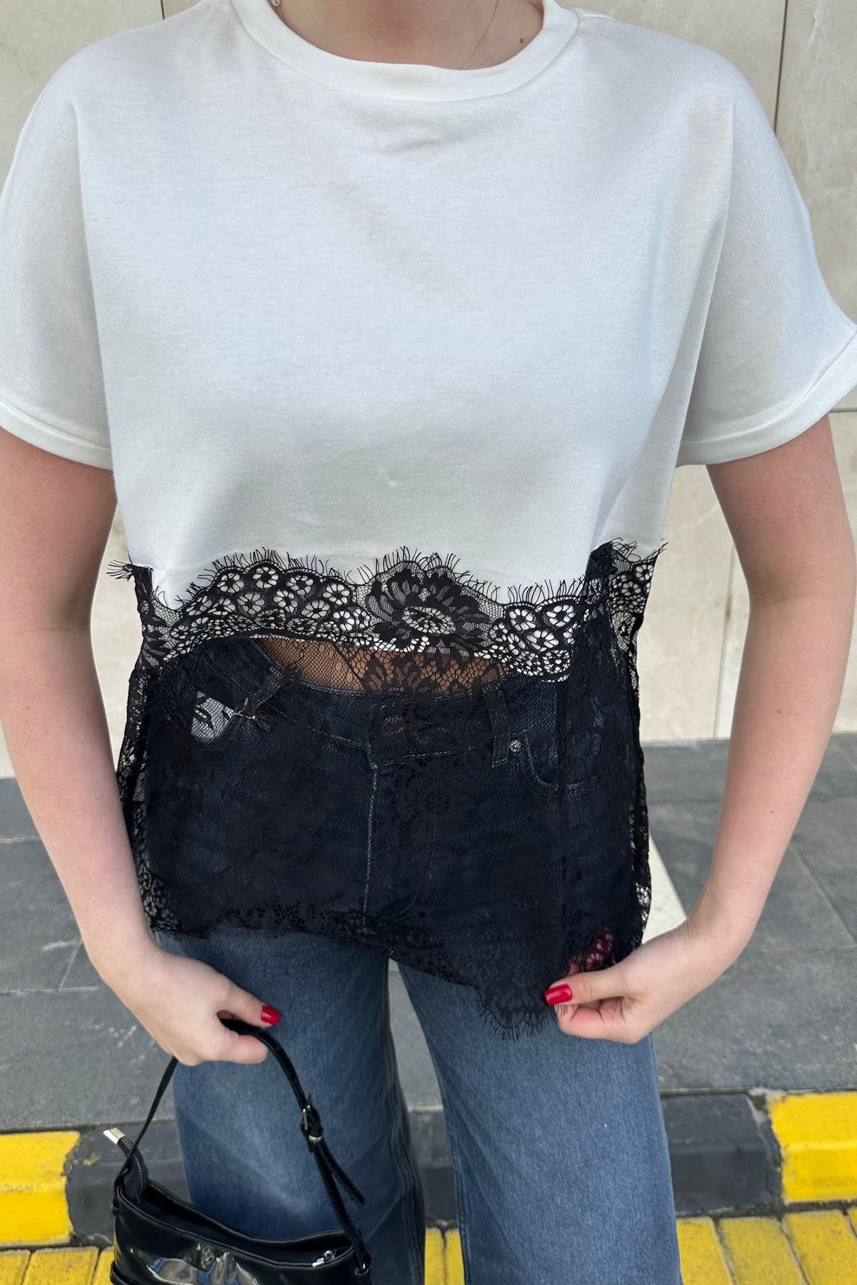 BİSKLET YAKA ALTI DANTEL DETAY TSHIRT