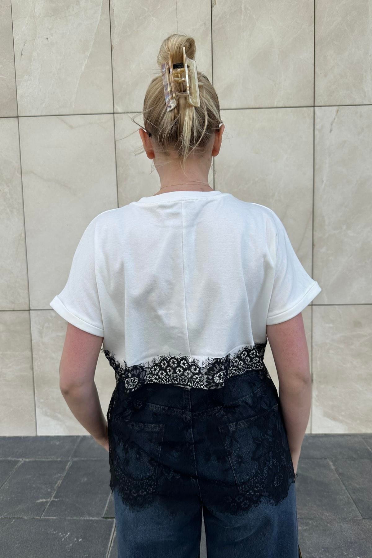 BİSKLET YAKA ALTI DANTEL DETAY TSHIRT