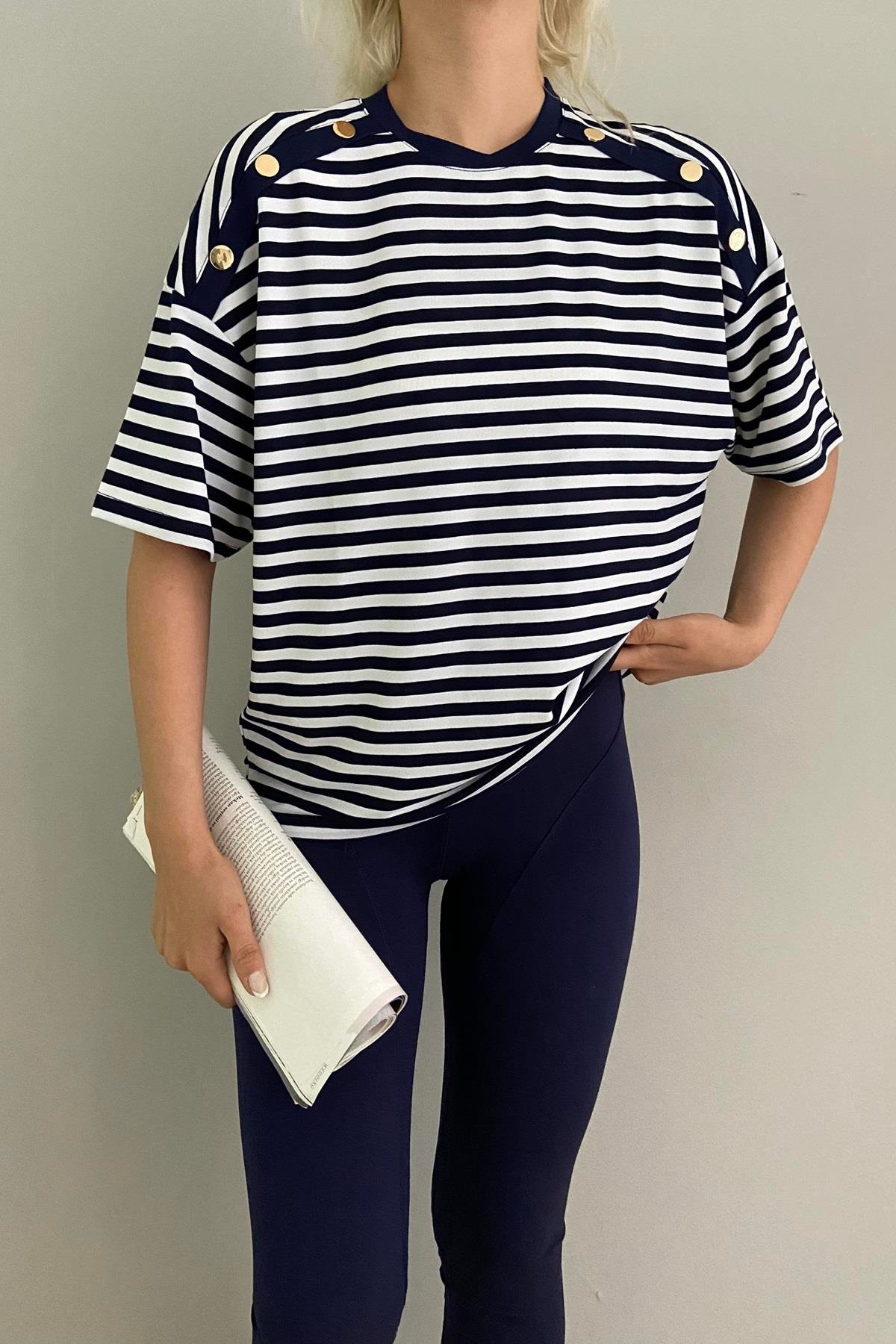 ÇİZGİLİ DÜĞMELİ TSHIRT