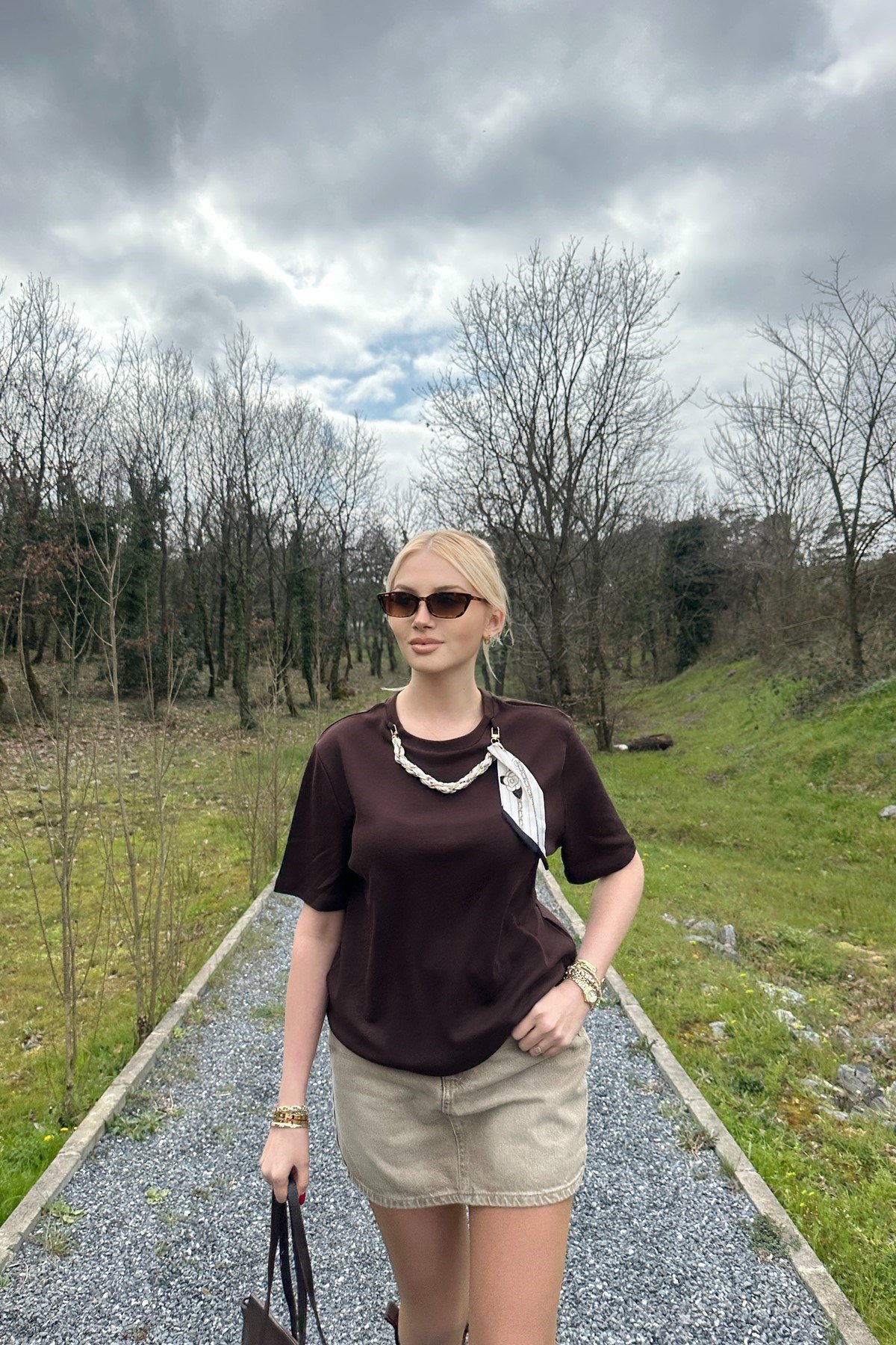 FULAR DETAYLI TSHIRT