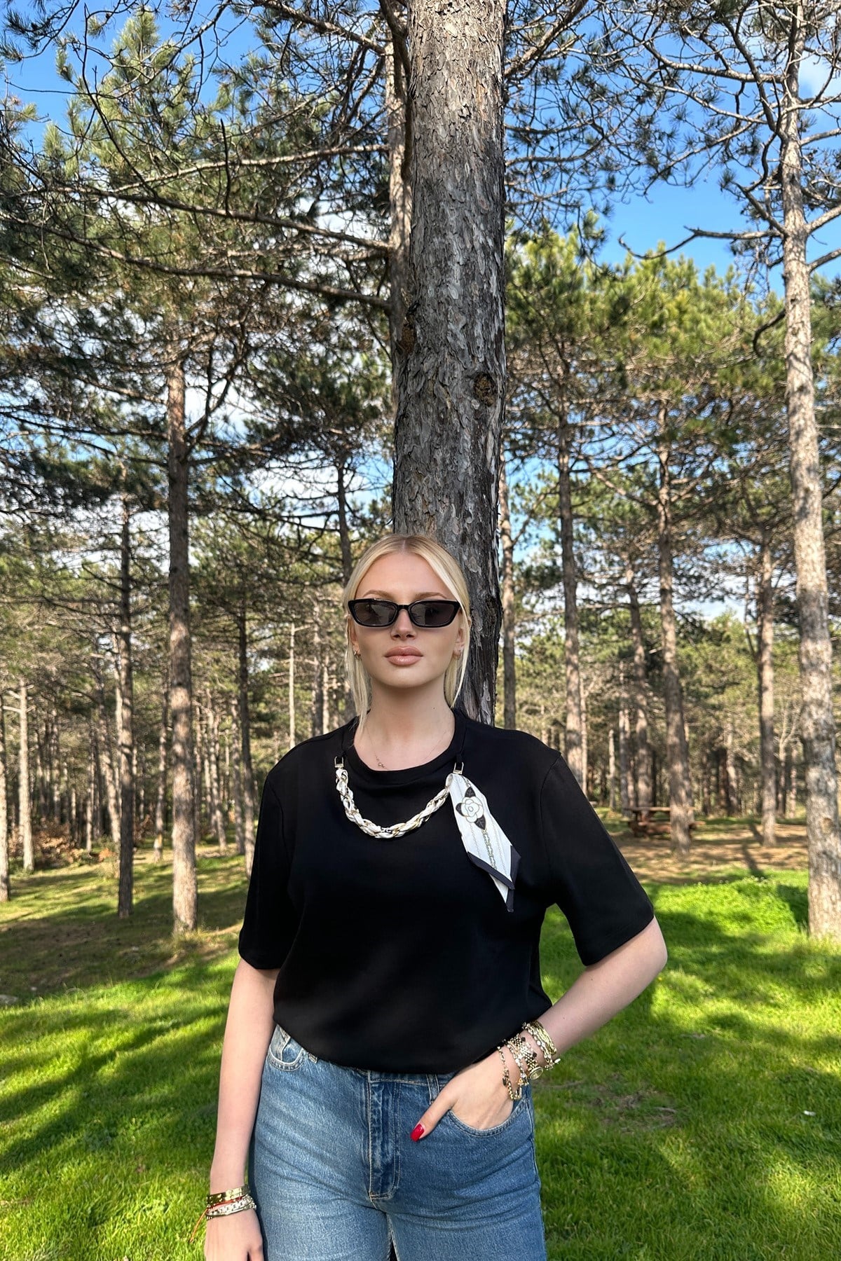 FULAR DETAYLI TSHIRT