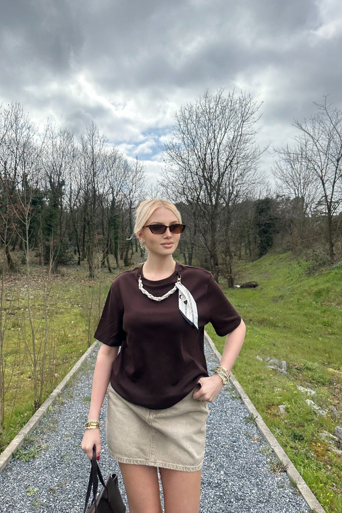 FULAR DETAYLI TSHIRT