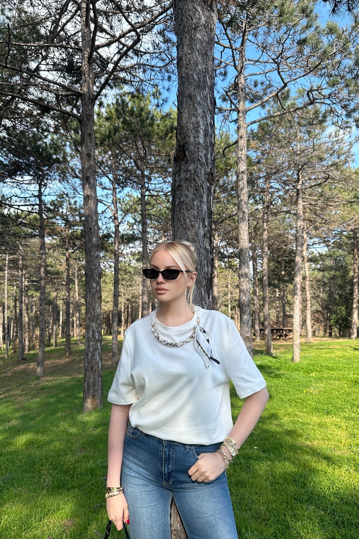 FULAR DETAYLI TSHIRT