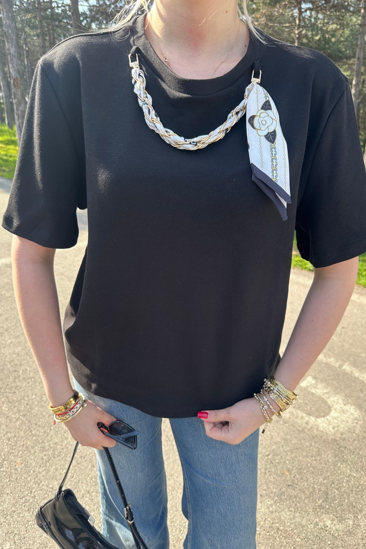 FULAR DETAYLI TSHIRT