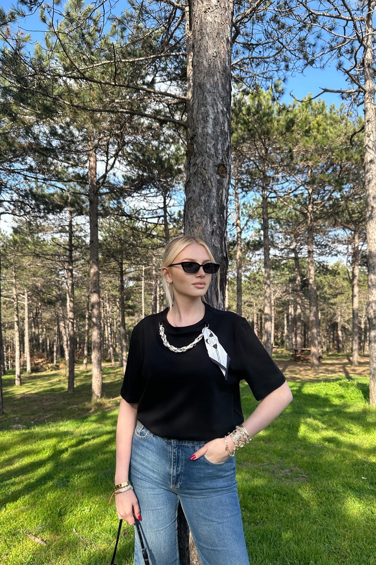 FULAR DETAYLI TSHIRT