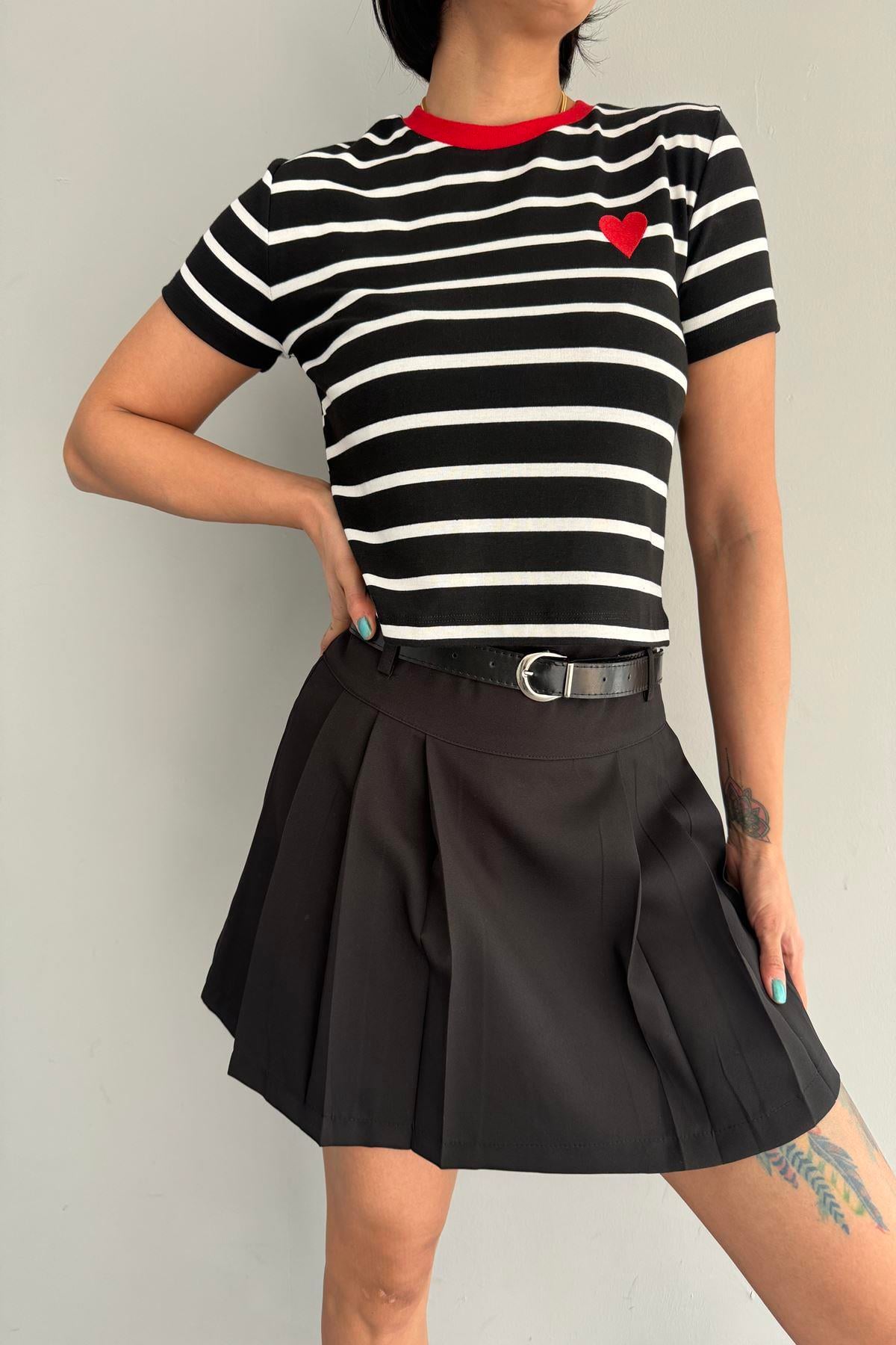 KALP NAKIŞLI ÇİZGİLİ CROP TSHIRT
