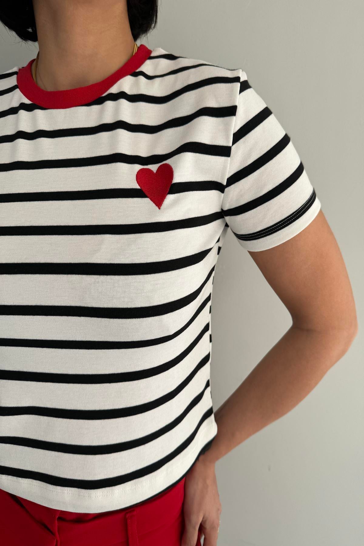 KALP NAKIŞLI ÇİZGİLİ CROP TSHIRT
