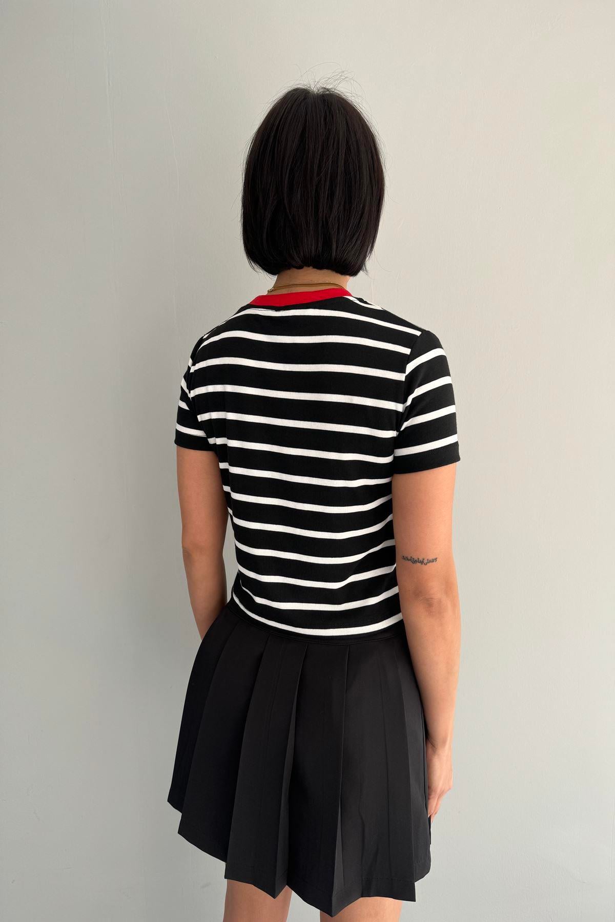 KALP NAKIŞLI ÇİZGİLİ CROP TSHIRT