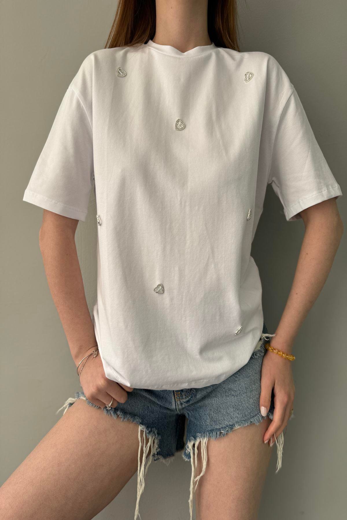 KALPLİ TAŞ DETAY TSHIRT