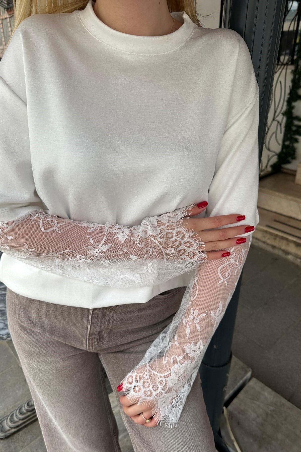 KOLLARI DANTEL DETAY MODAL TSHIRT