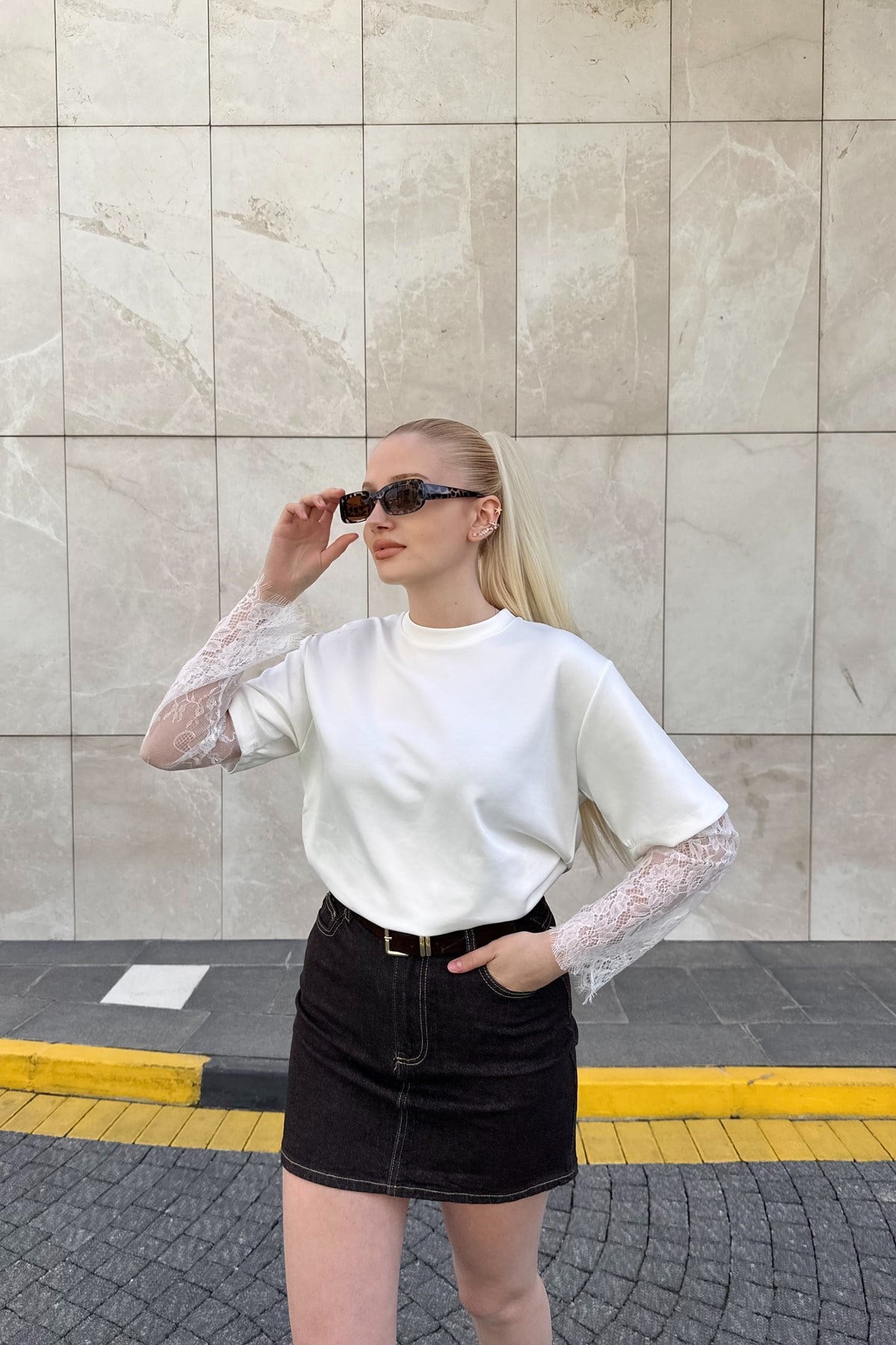 KOLLARI DANTEL DETAY MODAL TSHIRT