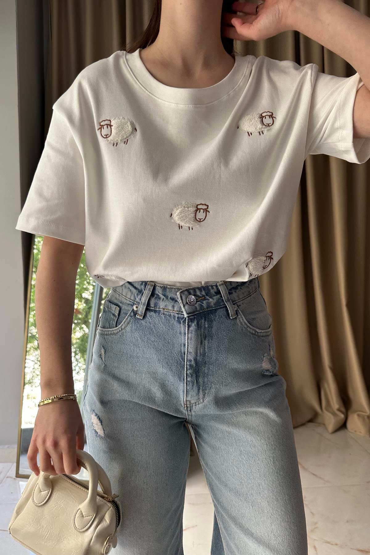 KUZU NAKIŞ DETAYLI TSHIRT