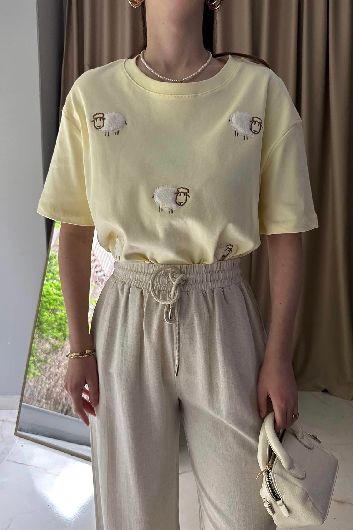 KUZU NAKIŞ DETAYLI TSHIRT