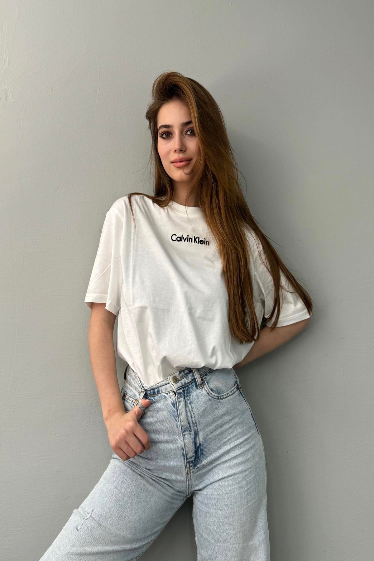 LB NAKIŞ DETAYLI TSHIRT