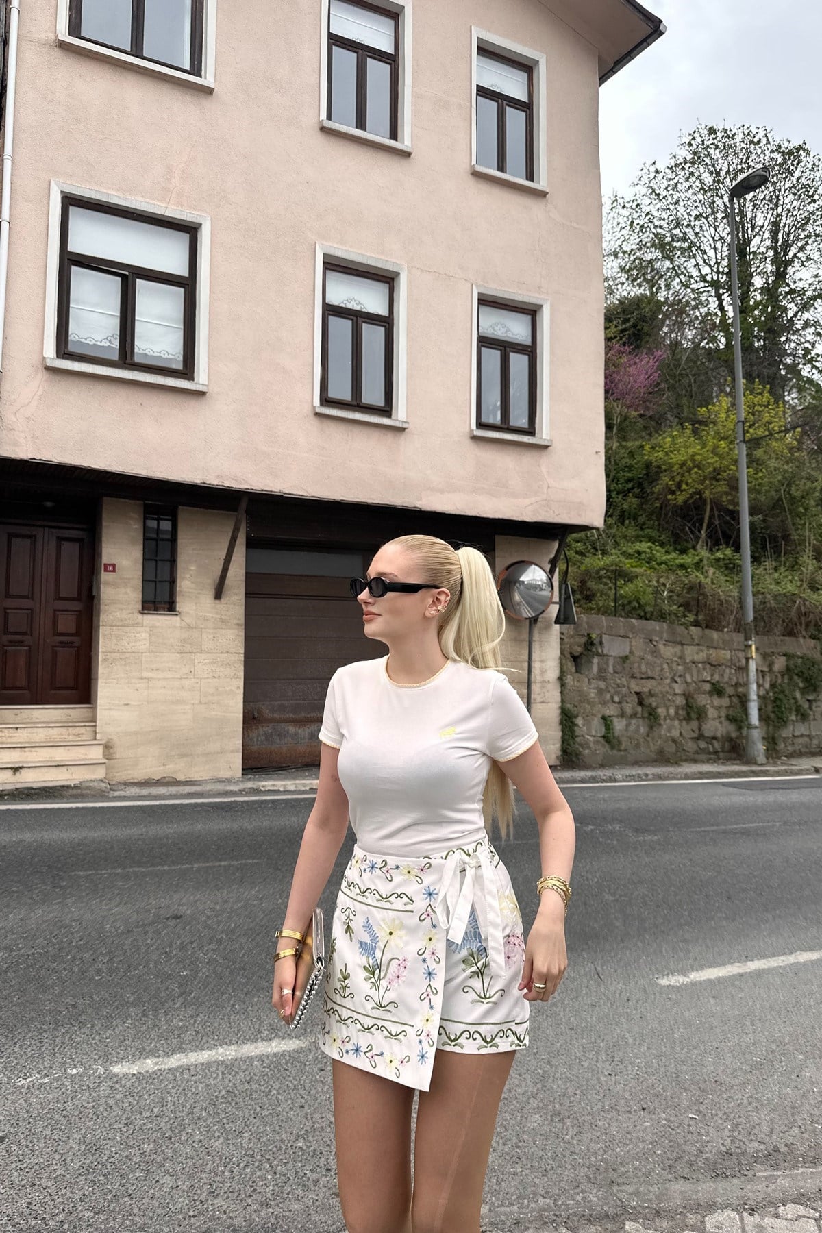NAKIŞ DETAY CROP TSHIRT