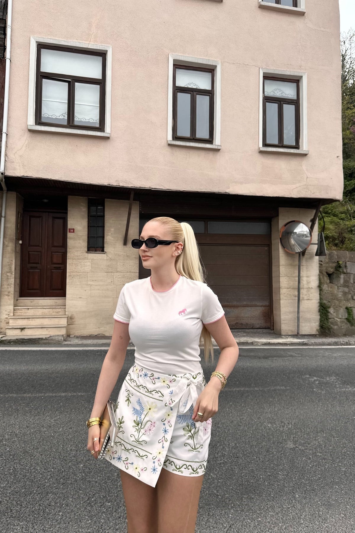 NAKIŞ DETAY CROP TSHIRT