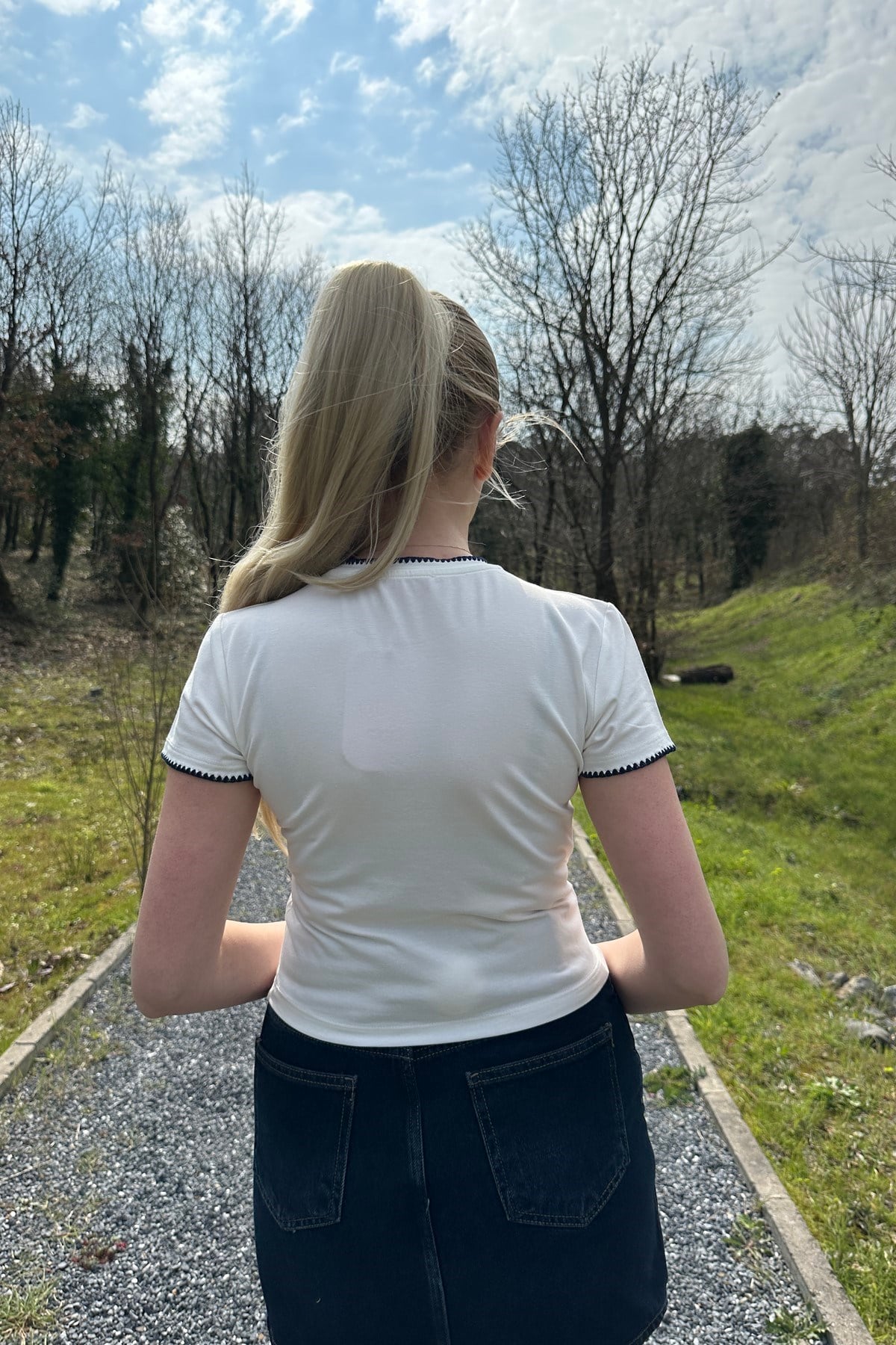 NAKIŞ DETAY CROP TSHIRT