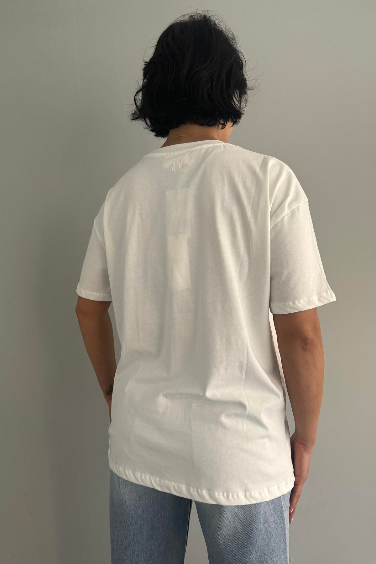NAKIŞ DETAYLI TSHIRT