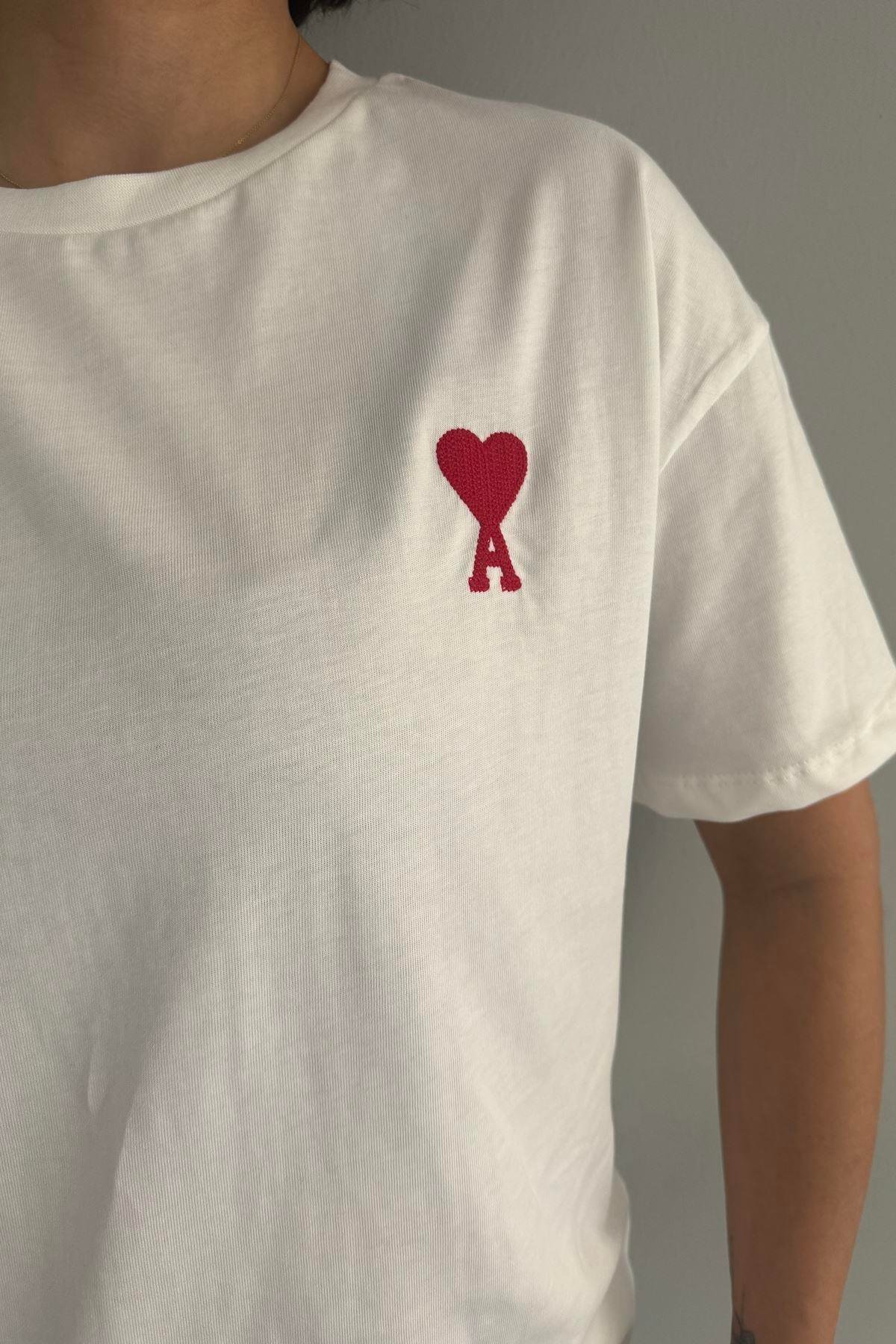 NAKIŞ DETAYLI TSHIRT