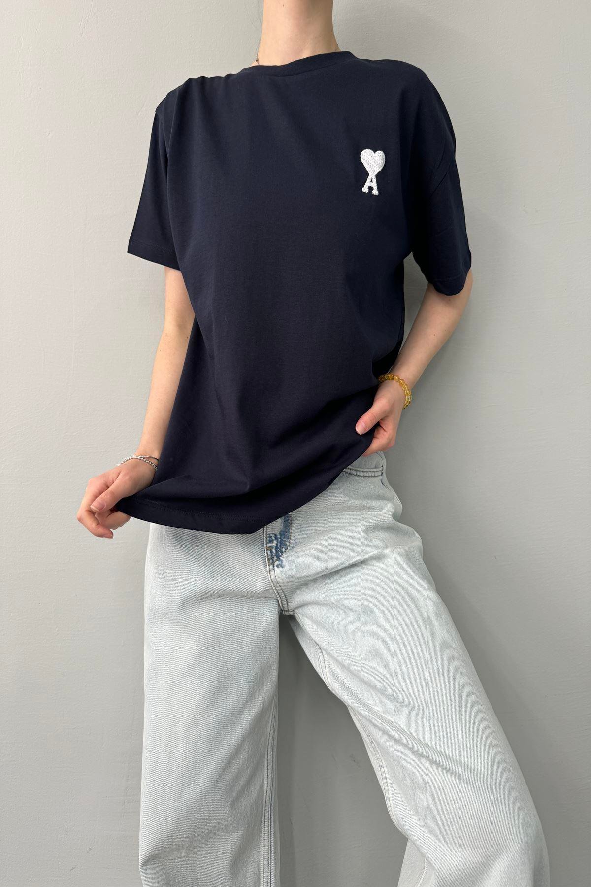 NAKIŞ DETAYLI TSHIRT