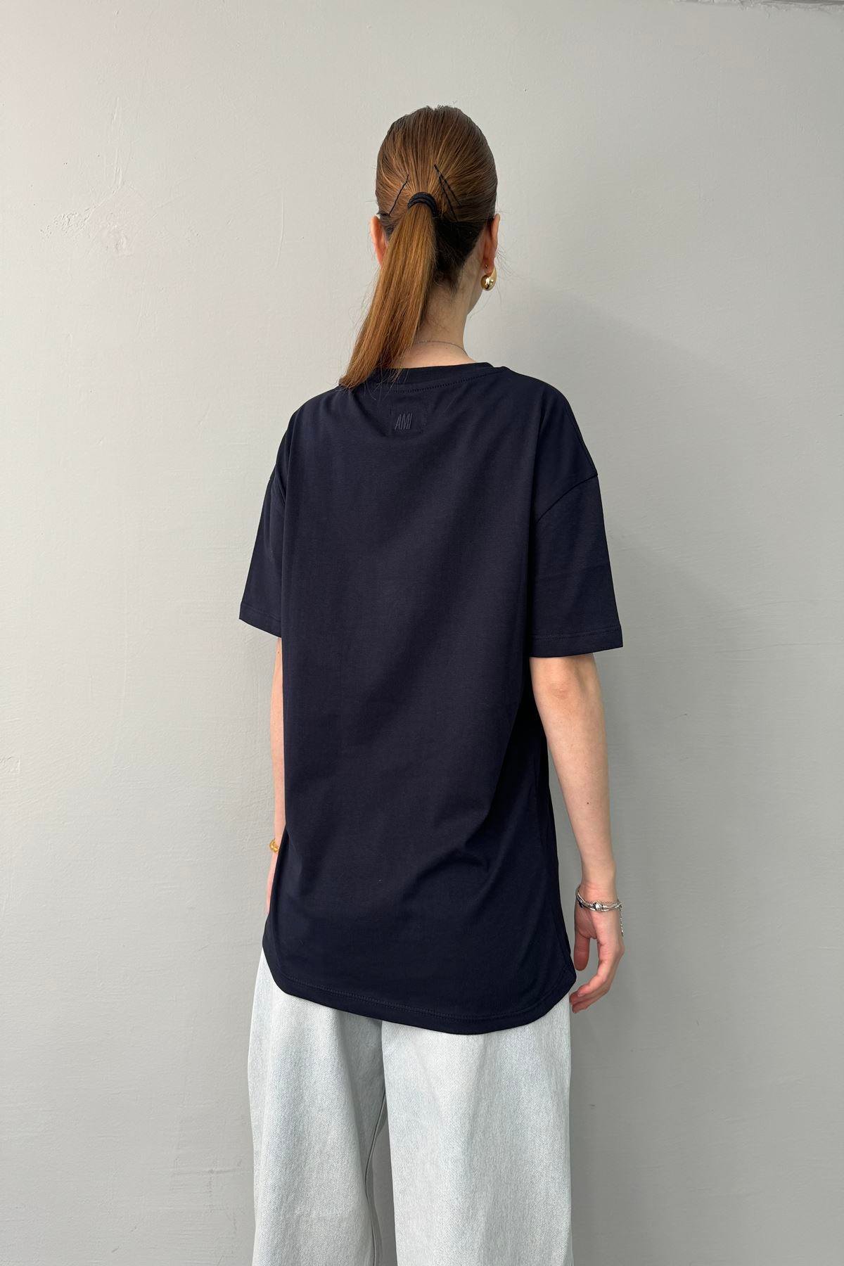 NAKIŞ DETAYLI TSHIRT