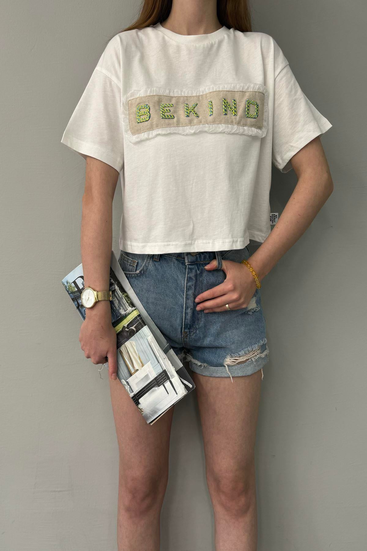 NAKIŞ DETAYLI TSHIRT