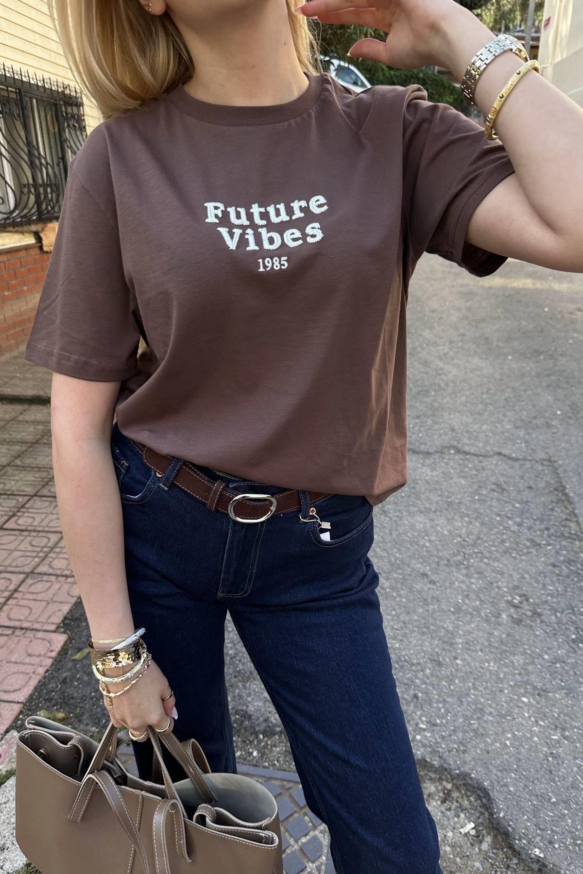 NAKIŞ DETAYLI TSHIRT