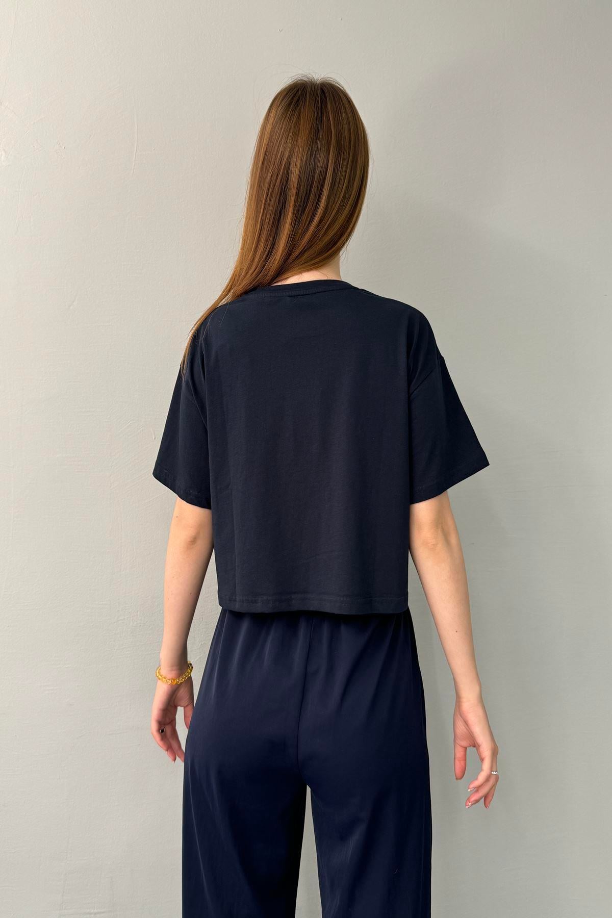 NAKIŞ DETAYLI TSHIRT