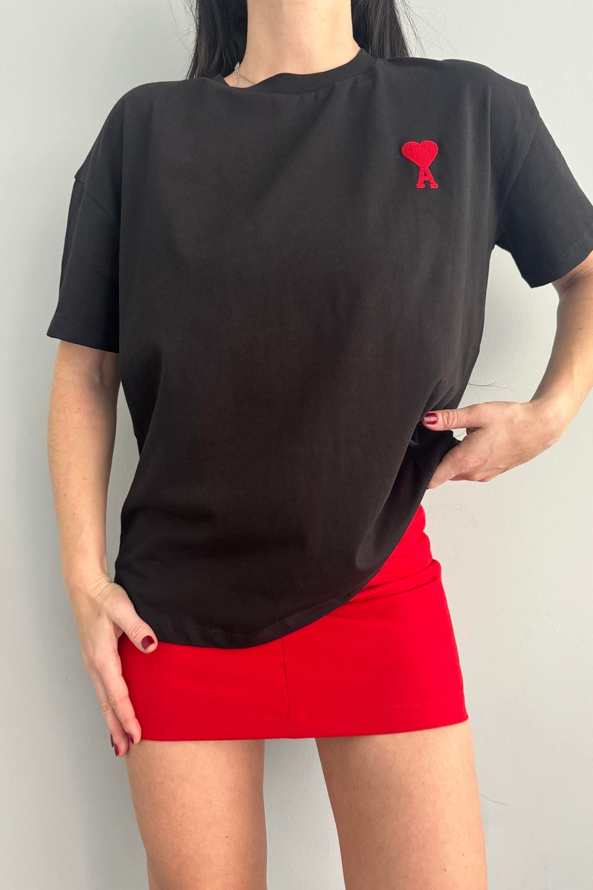 NAKIŞ DETAYLI TSHIRT