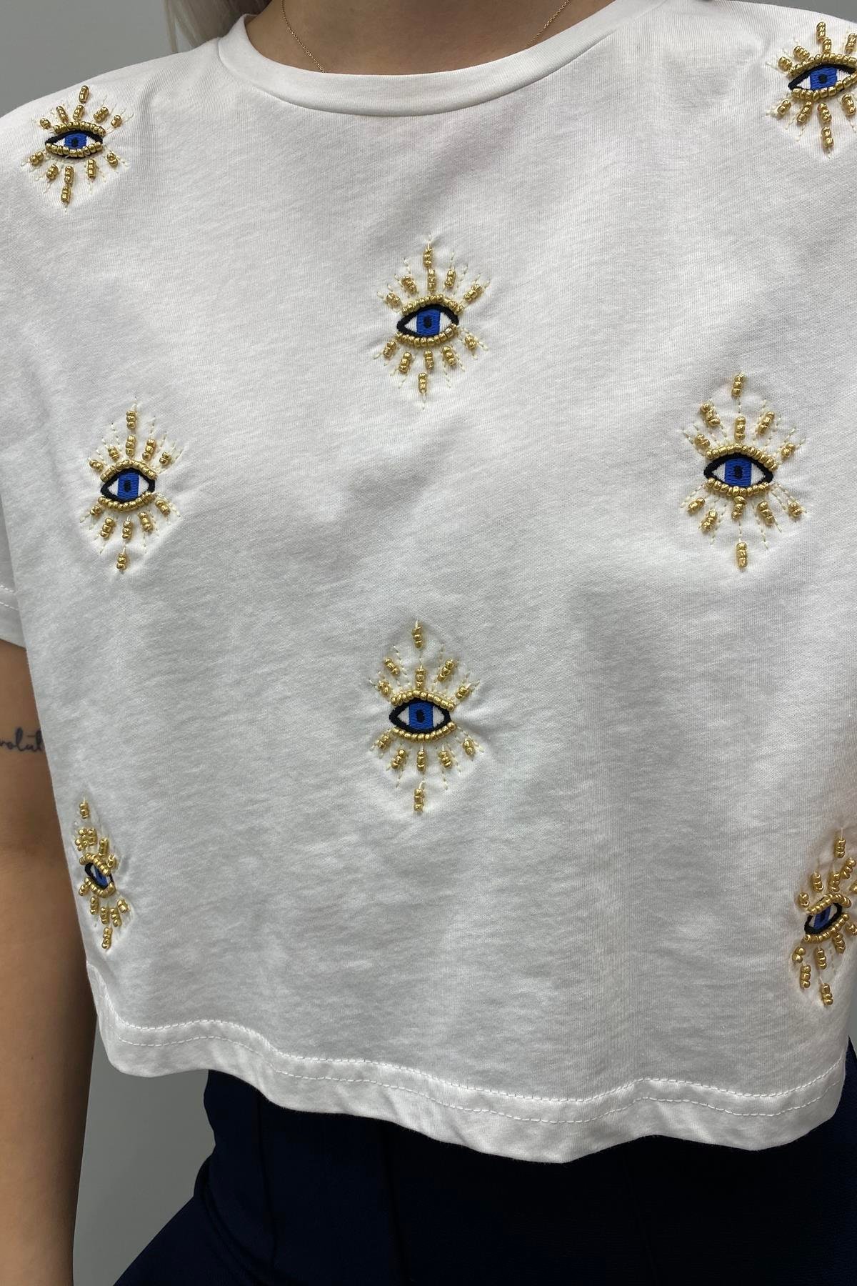 NAKIŞ VE  BONCUK DETAY TSHIRT
