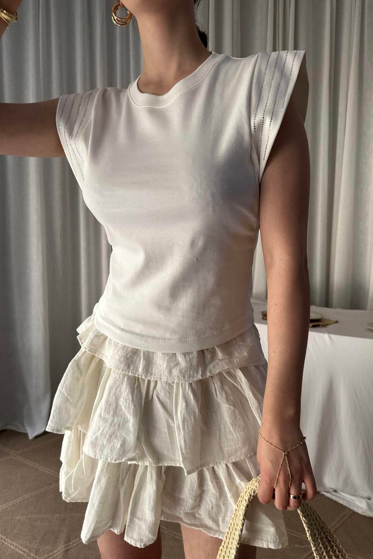 OMUZ AKSESUARLI TSHIRT