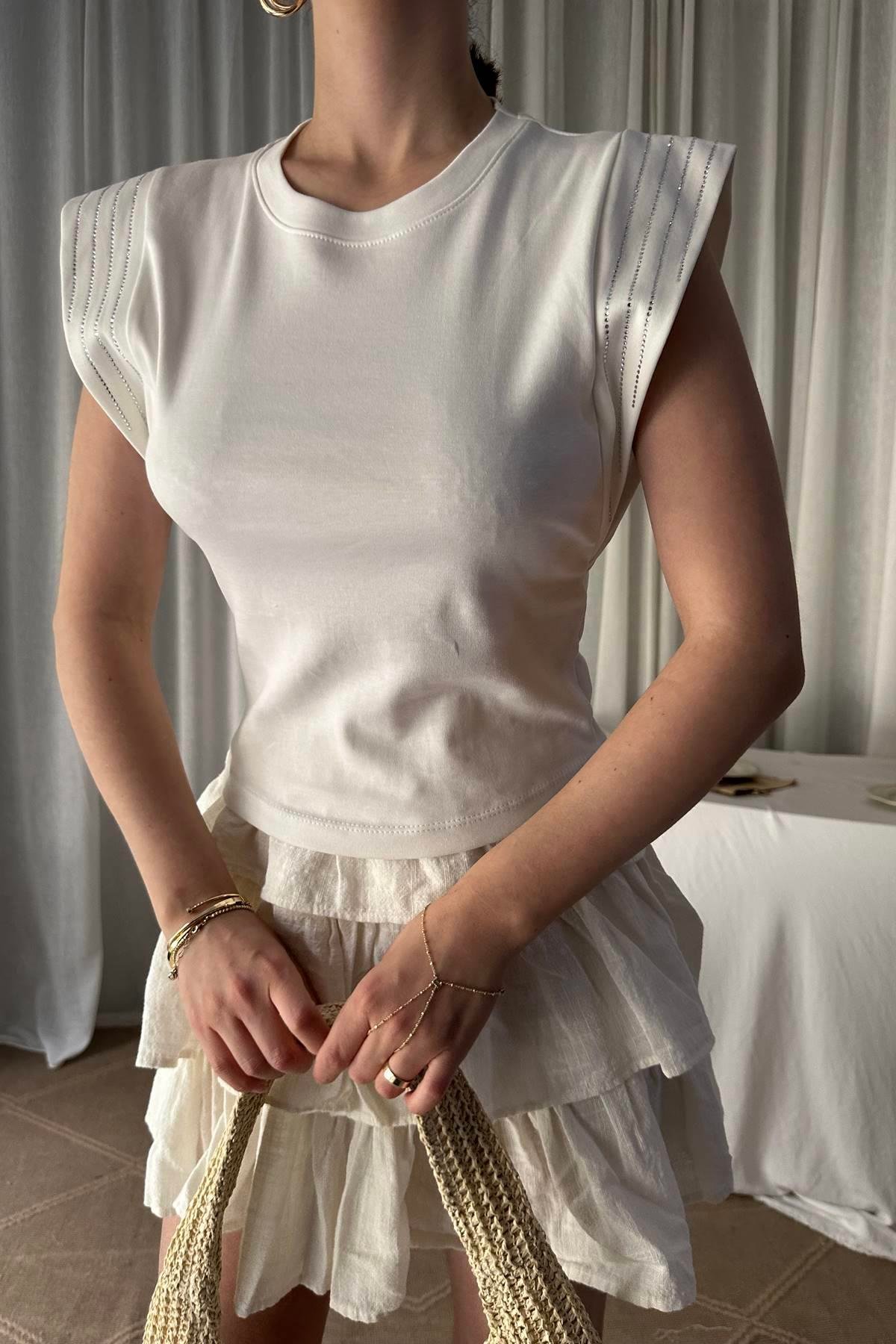 OMUZ AKSESUARLI TSHIRT