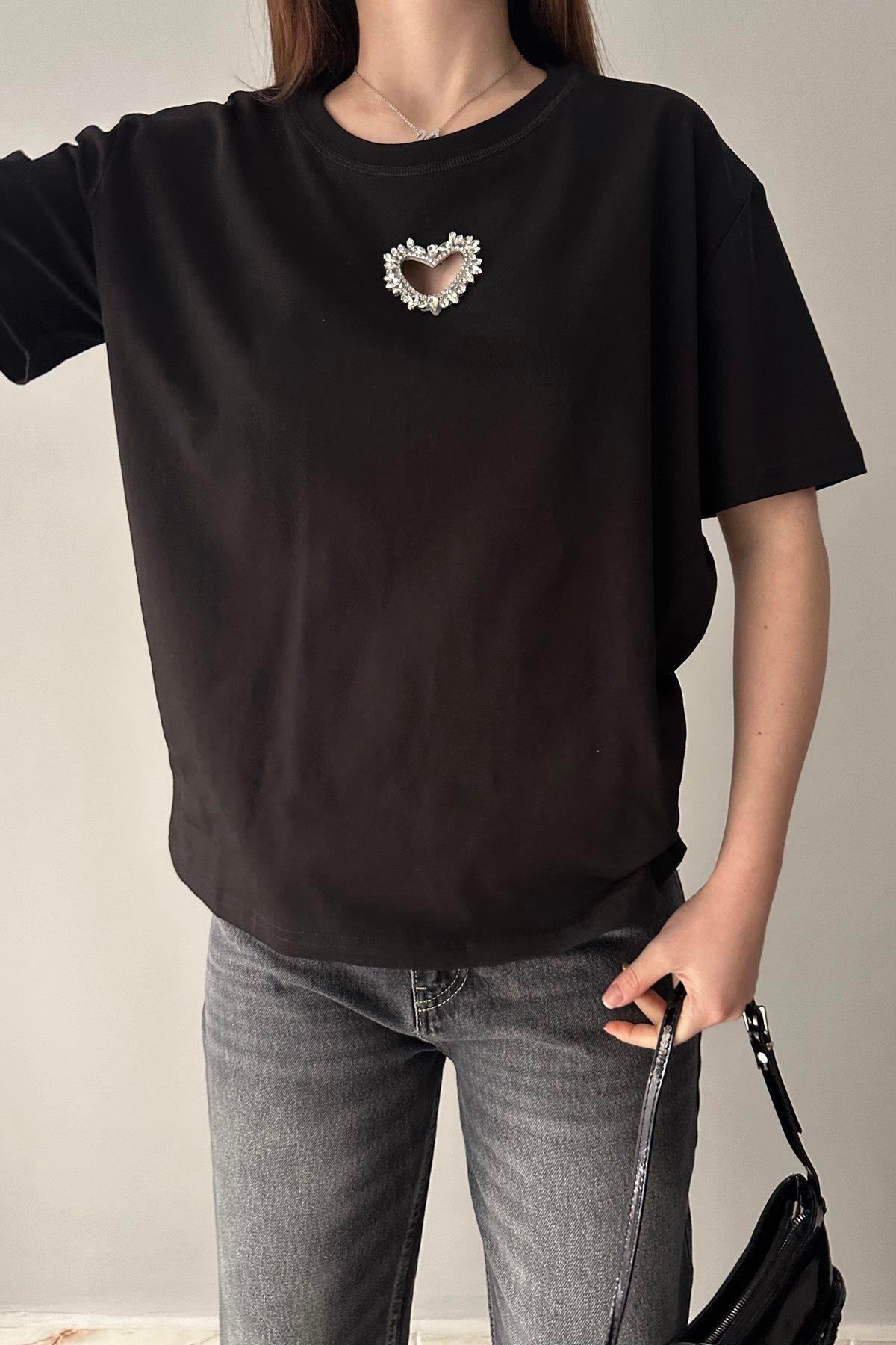 ÖNÜ KALP İŞLEMELİ TSHIRT